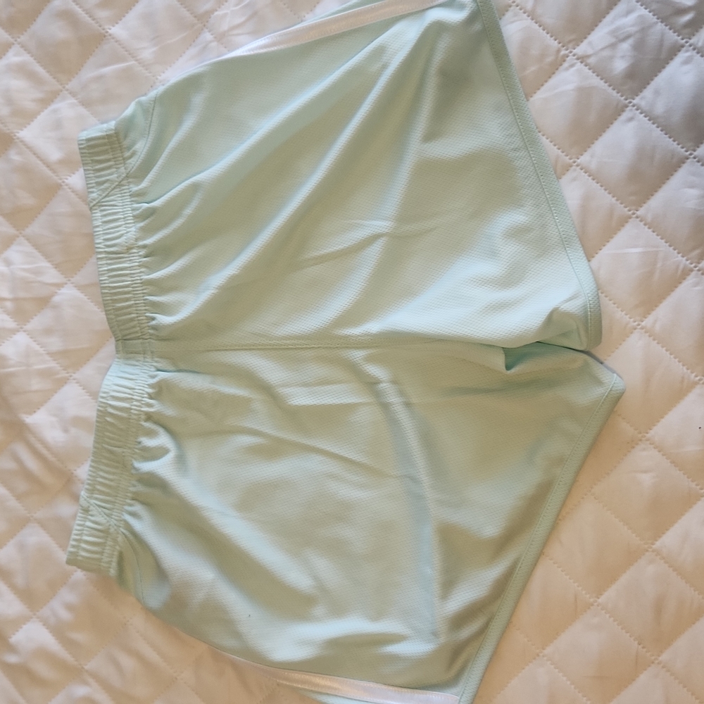 Girl's Adidas L(14) Ice Mint shorts - Picture 4 of 4